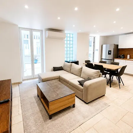 Piscine Jacuzzi Privee Chauffee, Terrasse Et Garage A Apartment