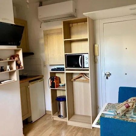 Mansarde Plein Centre Et A 5 Mn Des Plages Apartment