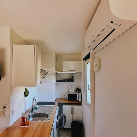 Near Tramway, & Airport - Air Conditioning & Free Wifi Apartment *