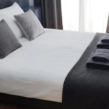 Spacious 3bdr Near The Exhibition Center
