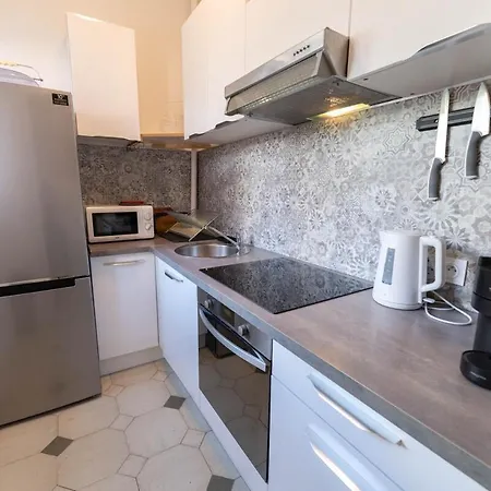 Magnifique Rez De Jardin Port Apartment