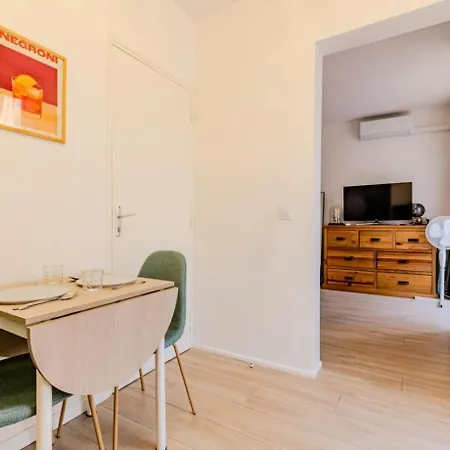 Proche De La Vieille Et Promenade Des Apartment