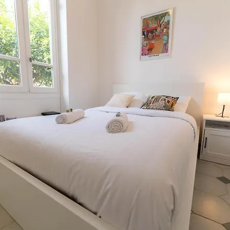 Magnifique Rez De Jardin Port Apartment *