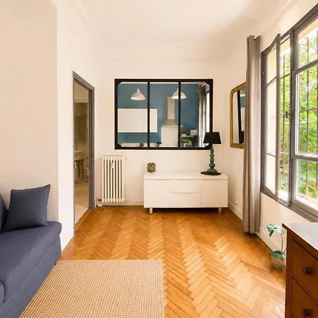 La Parenthese Apartment *