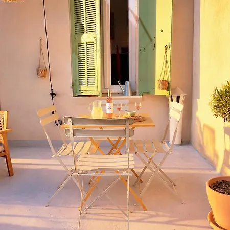 Le Petit - 4 Studios, 2 With Private Terrace - Centre *