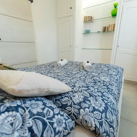 Magnifique Rez De Jardin Port Apartment