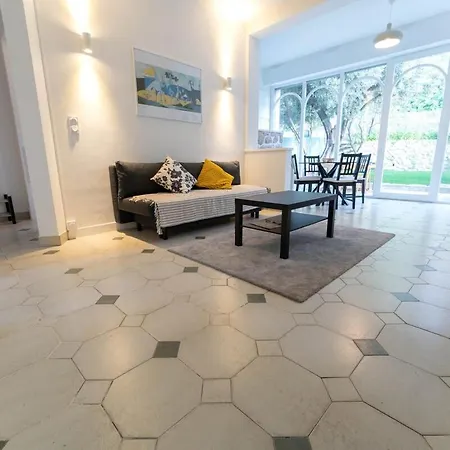 Apartment Magnifique Rez De Jardin Port Nice