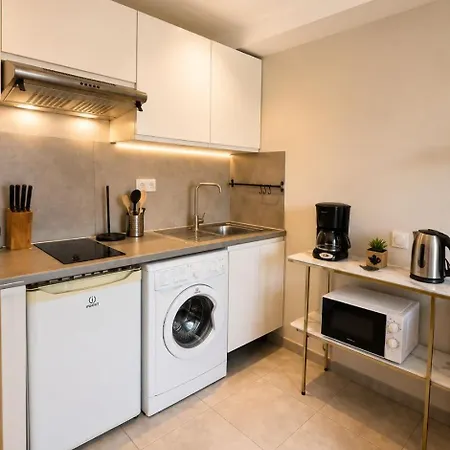 Apartment Charming With Terrace In *