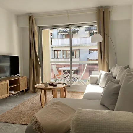 Apppartement Avec Terrasse - 2 à 4 Personnes *