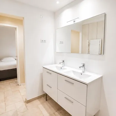 Apartment Piscine Jacuzzi Privee Chauffee, Terrasse Et Garage A *