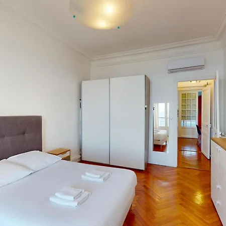 Apartment Bright T3 - Near The