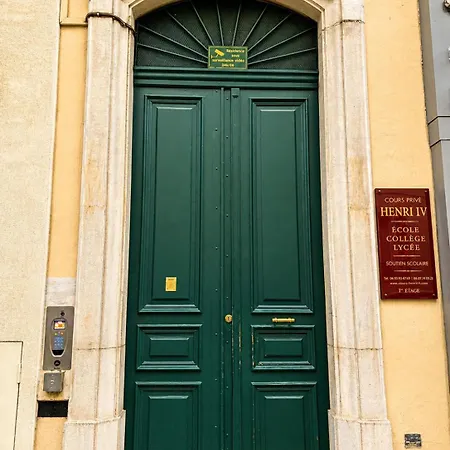 Apartment Stunning 2br Flat In The Heart Of *