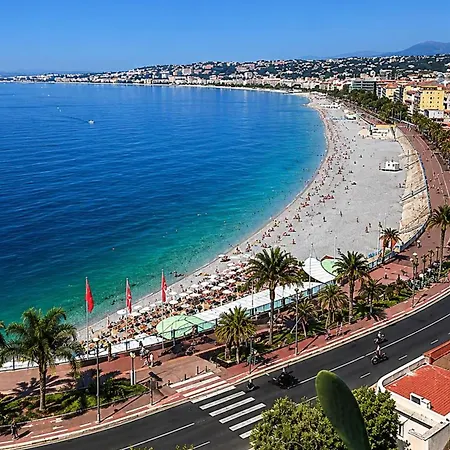 Azur - 2 Min From The Apartment