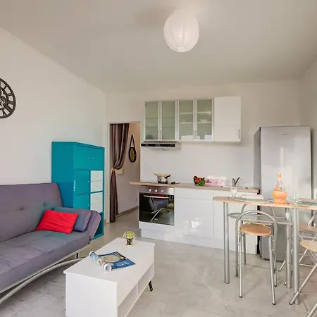 Fabrina With Balcony And Pool - Happy Apartment Nice