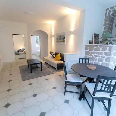 Magnifique Rez De Jardin Port Apartment