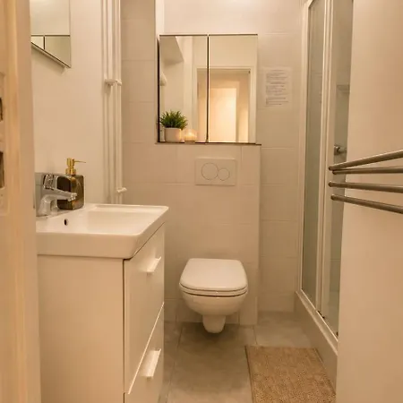 Apartment Charming With Terrace In *