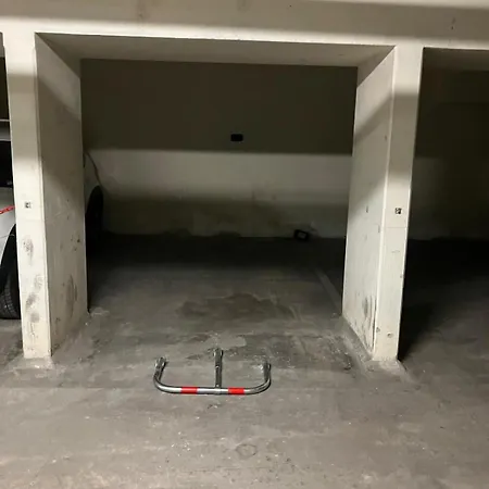 Apartment Grand 4 Pieces Avec Cour Privee, Clim & Parking Nice