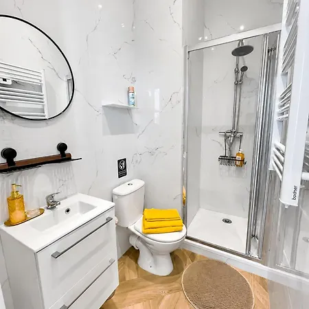 Apartment Le Petit - 4 Studios, 2 With Private Terrace - Centre Nice