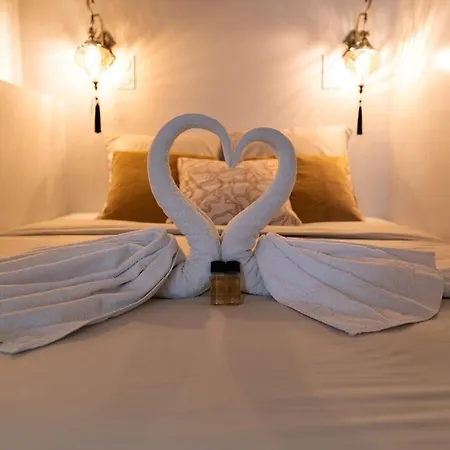 Les D Ailleurs Apartment