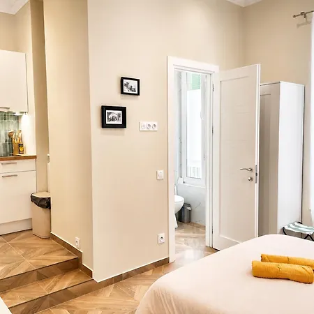 Le Petit - 4 Studios, 2 With Private Terrace - Centre Apartment *