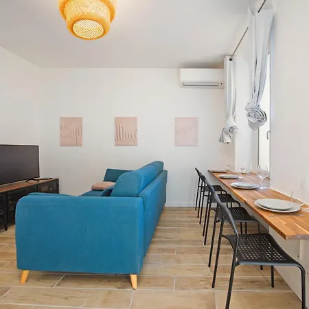 Nice, 3-room Refurbished Near Train Station Apartment *