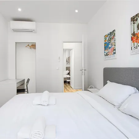 Nice, 3-room Refurbished Near Train Station Apartment