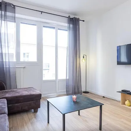 Apartment Beautiful 2 Bedrooms Close To The Sea