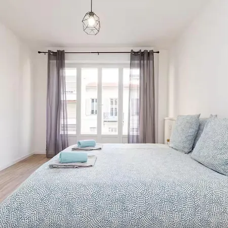 Apartment Beautiful 2 Bedrooms Close To The Sea