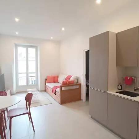 Modern And Unforgettable In The Heart Of Apartment