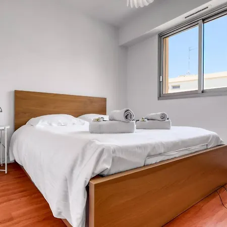 Apartment 1br W Terrace & Parking *