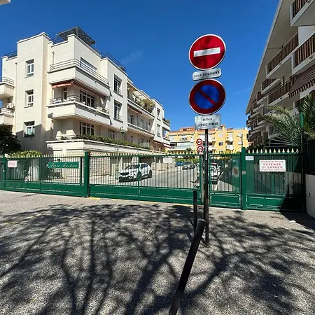 Apartment 1br W Terrace & Parking