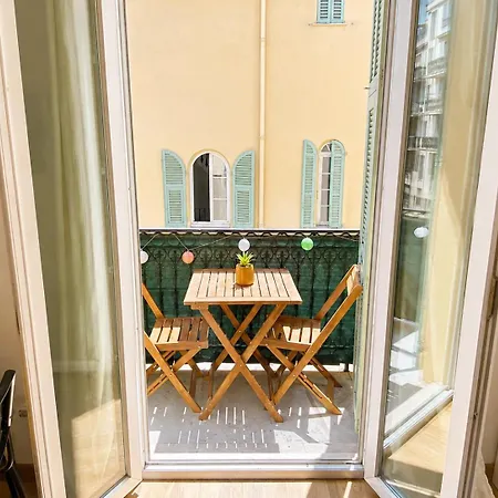 Studio, Downtown, Train Station, Wifi, Air Conditioning Apartment Nice