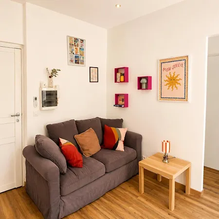 Studio, Downtown, Train Station, Wifi, Air Conditioning Apartment *