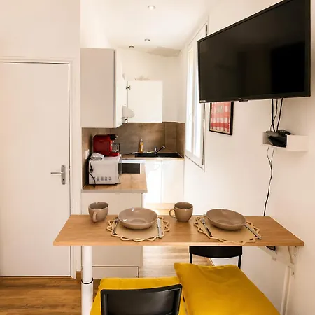 Apartment Studio, Downtown, Train Station, Wifi, Air Conditioning *