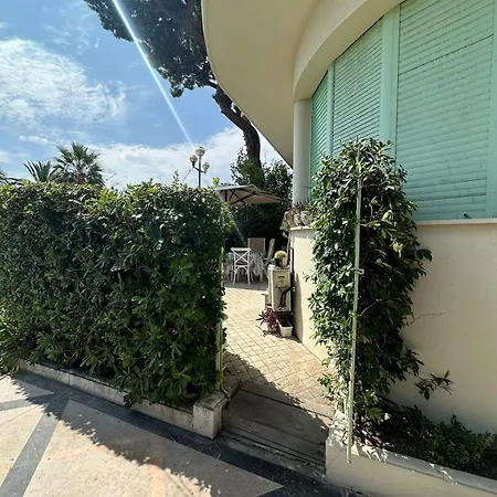 Garden House On The Promenade - Sea View Apartment Nice