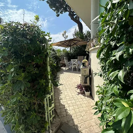 Garden House On The Promenade - Sea View Apartment *
