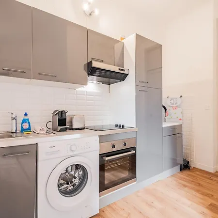 Charming Port Of Flat 1 Apartment *
