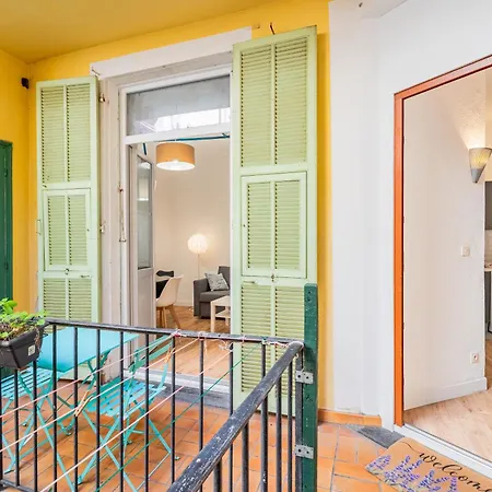 Charming Port Of Flat 1 Apartment *