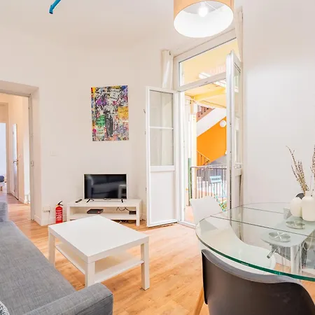 Charming Port Of Flat 1 Apartment *