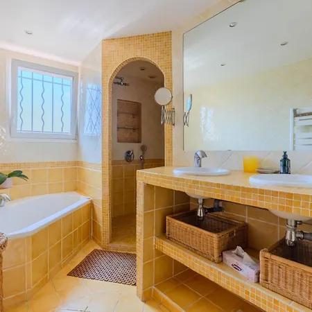 Bellet - De Charme, 4 Chambres, Plancha & Piscine Apartment *