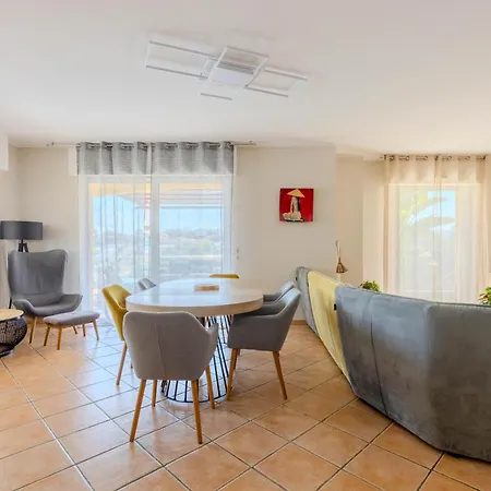 Apartment Bellet - De Charme, 4 Chambres, Plancha & Piscine Nice