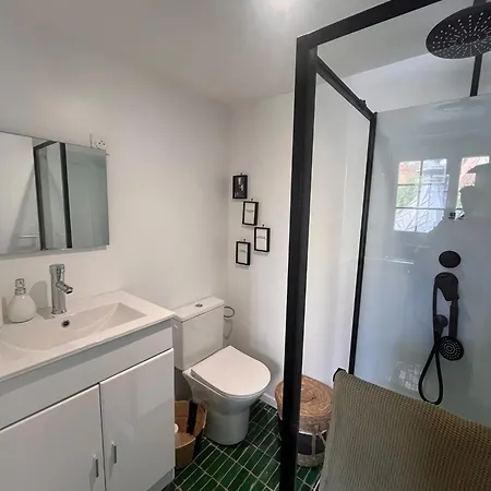 Maisonnette De Charme Independante Dans Propriete Prive & Jardin A Cimiez Guest house