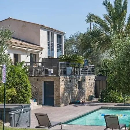 3 Bedrooms With Private Garden And Pool Nice