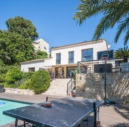 Holiday home 3 Bedrooms With Private Garden And Pool *