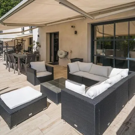 Holiday home 3 Bedrooms With Private Garden And Pool *