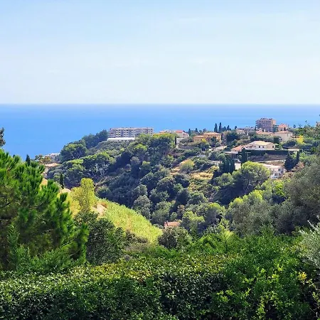 3 Bedrooms With Private Garden And Pool *