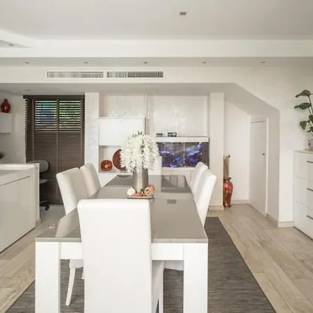 Holiday home 3 Bedrooms With Private Garden And Pool Nice
