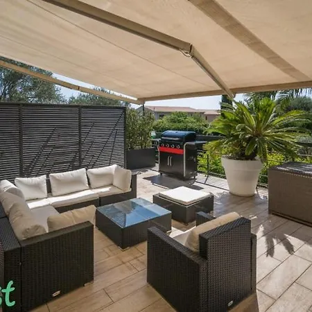3 Bedrooms With Private Garden And Pool