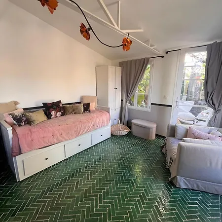 Maisonnette De Charme Independante Dans Propriete Prive & Jardin A Cimiez Guest house *