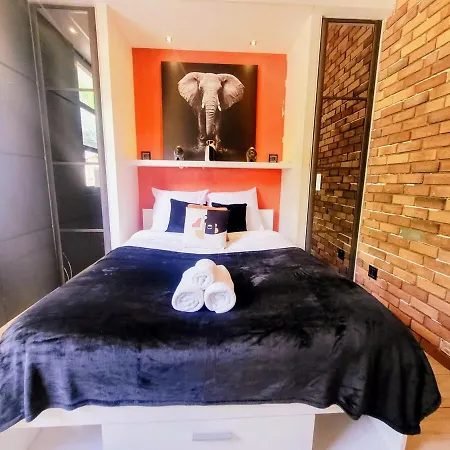 3 Bedrooms With Private Garden And Pool Holiday home Nice